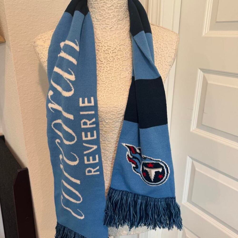 Tennessee titans knit scarf featuring